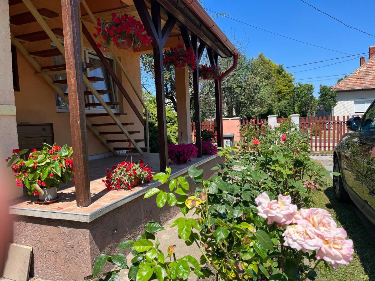 Апартаменты Rose Garden Шиофок Экстерьер фото